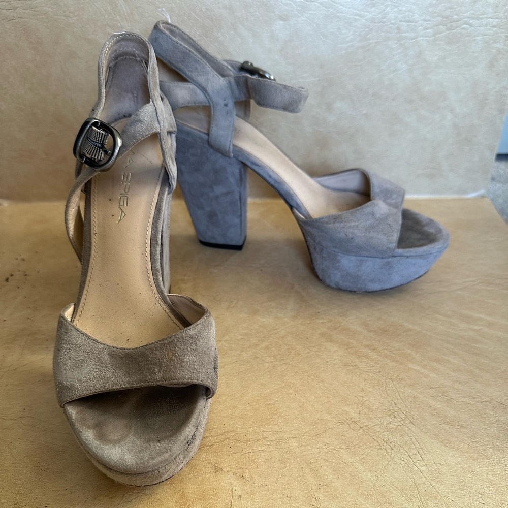 SIZE 5 Via Spiga Vanita Peep Toe Platform Gray Suede Heels